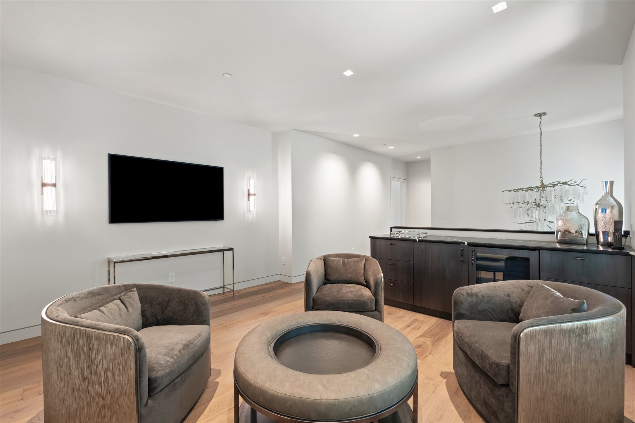 3111 Above Stratford Place Austin, TX 78746 - Photo 22 of 40 a living room with furniture and a flat screen tv