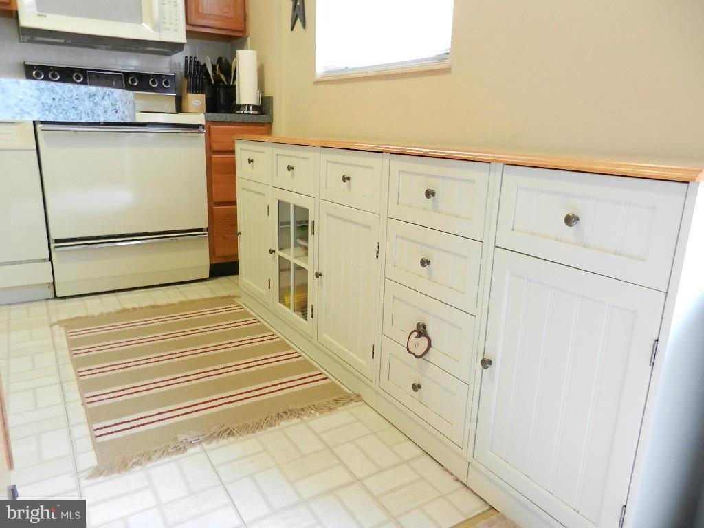 10337 Abbott Road Manassas, VA 20110 - Photo 12 of 30 Additional cabinetry and shelf space.
