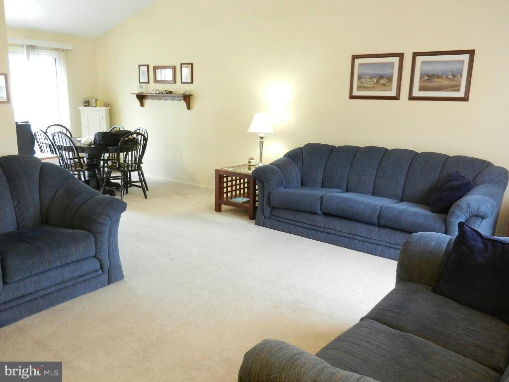 10337 Abbott Road Manassas, VA 20110 - Photo 8 of 30 Living Room
