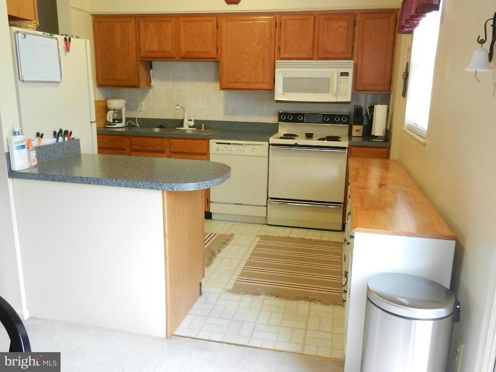 10337 Abbott Road Manassas, VA 20110 - Photo 9 of 30 Kitchen with added cabinetry.
