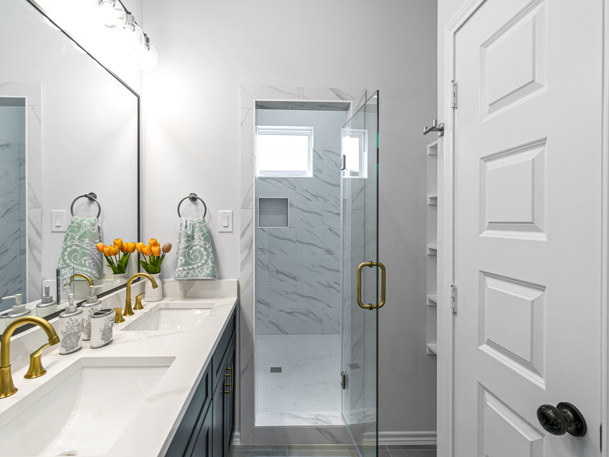 2720 Spence Street Houston, TX 77093 - Photo 23 of 30 a bathroom with a sink and a mirror