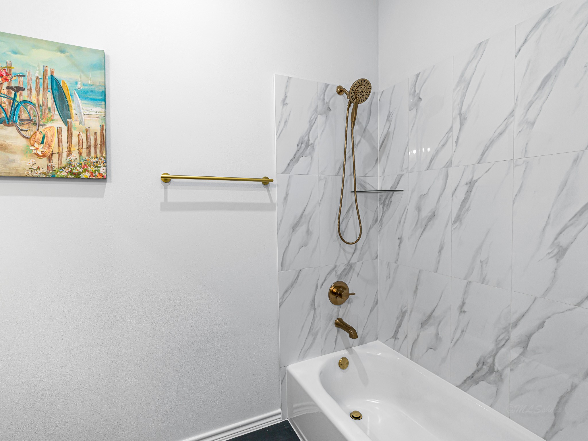 2720 Spence Street Houston, TX 77093 - Photo 29 of 30 a bathroom with a bathtub and shower