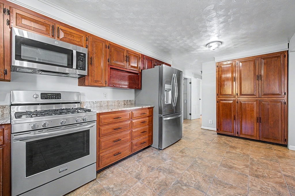 1 Phyllis Road Foxboro, MA 02035 - Photo 6 of 36