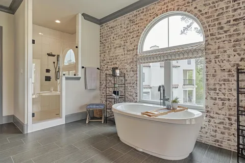 $1,395,000 | 42 Secluded Trail, The Woodlands, TX 77380