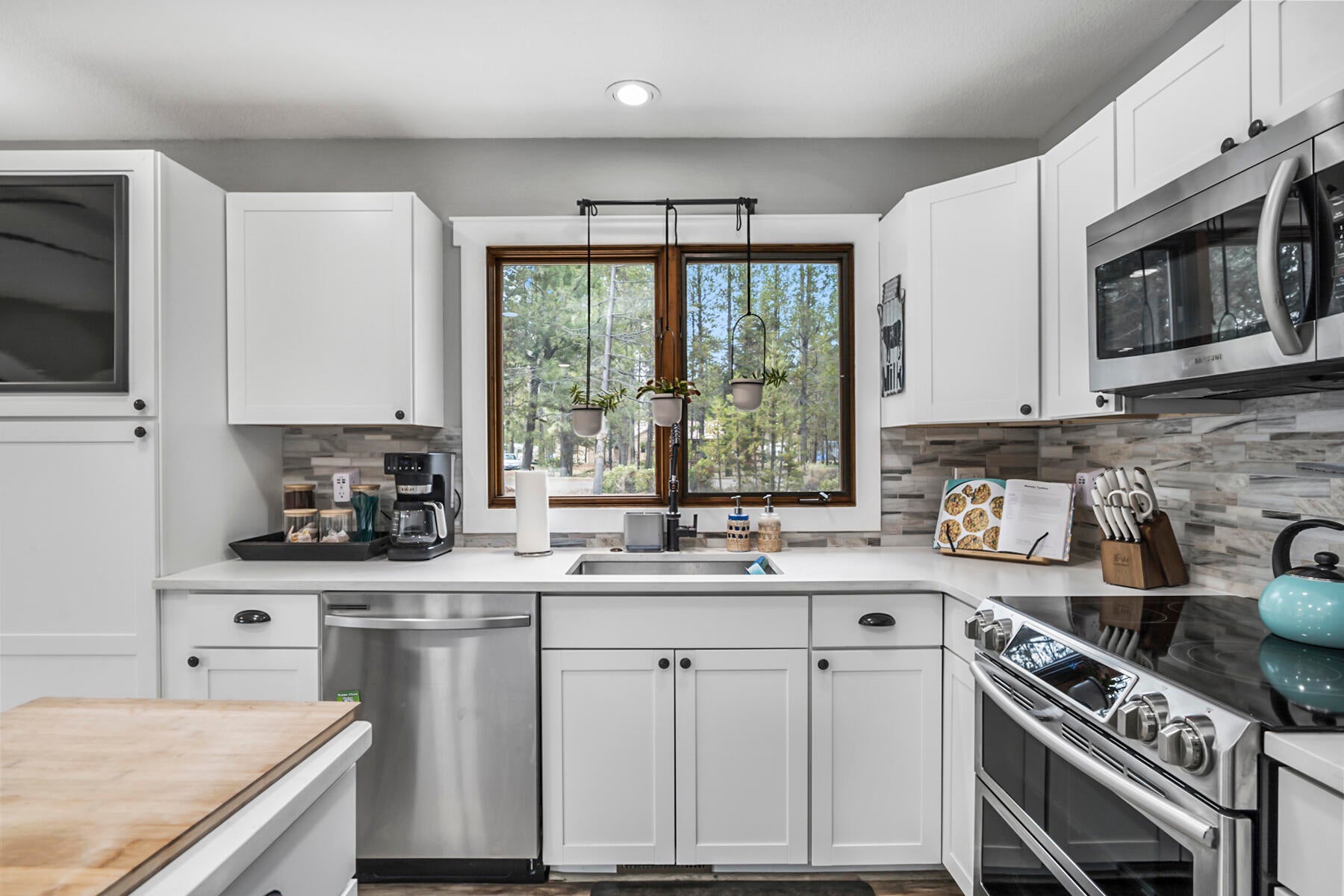 16028 Dick Road La Pine, OR 97739 - Photo 10 of 46 JH5_7845