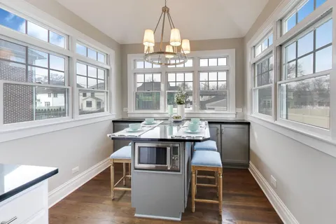 $650,000 | 277 East Oneida Avenue, Elmhurst, IL 60126