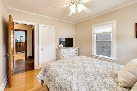$650,000 | 277 East Oneida Avenue, Elmhurst, IL 60126
