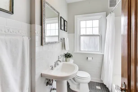 $650,000 | 277 East Oneida Avenue, Elmhurst, IL 60126