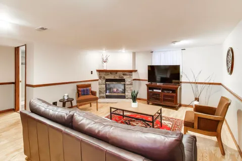 $650,000 | 277 East Oneida Avenue, Elmhurst, IL 60126