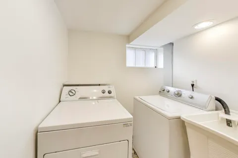 $650,000 | 277 East Oneida Avenue, Elmhurst, IL 60126