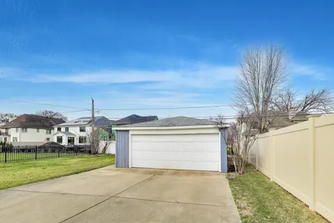 $650,000 | 277 East Oneida Avenue, Elmhurst, IL 60126