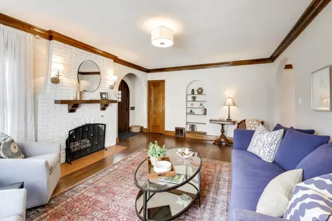 $650,000 | 277 East Oneida Avenue, Elmhurst, IL 60126