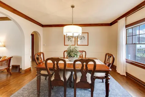 $650,000 | 277 East Oneida Avenue, Elmhurst, IL 60126