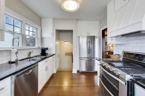 $650,000 | 277 East Oneida Avenue, Elmhurst, IL 60126