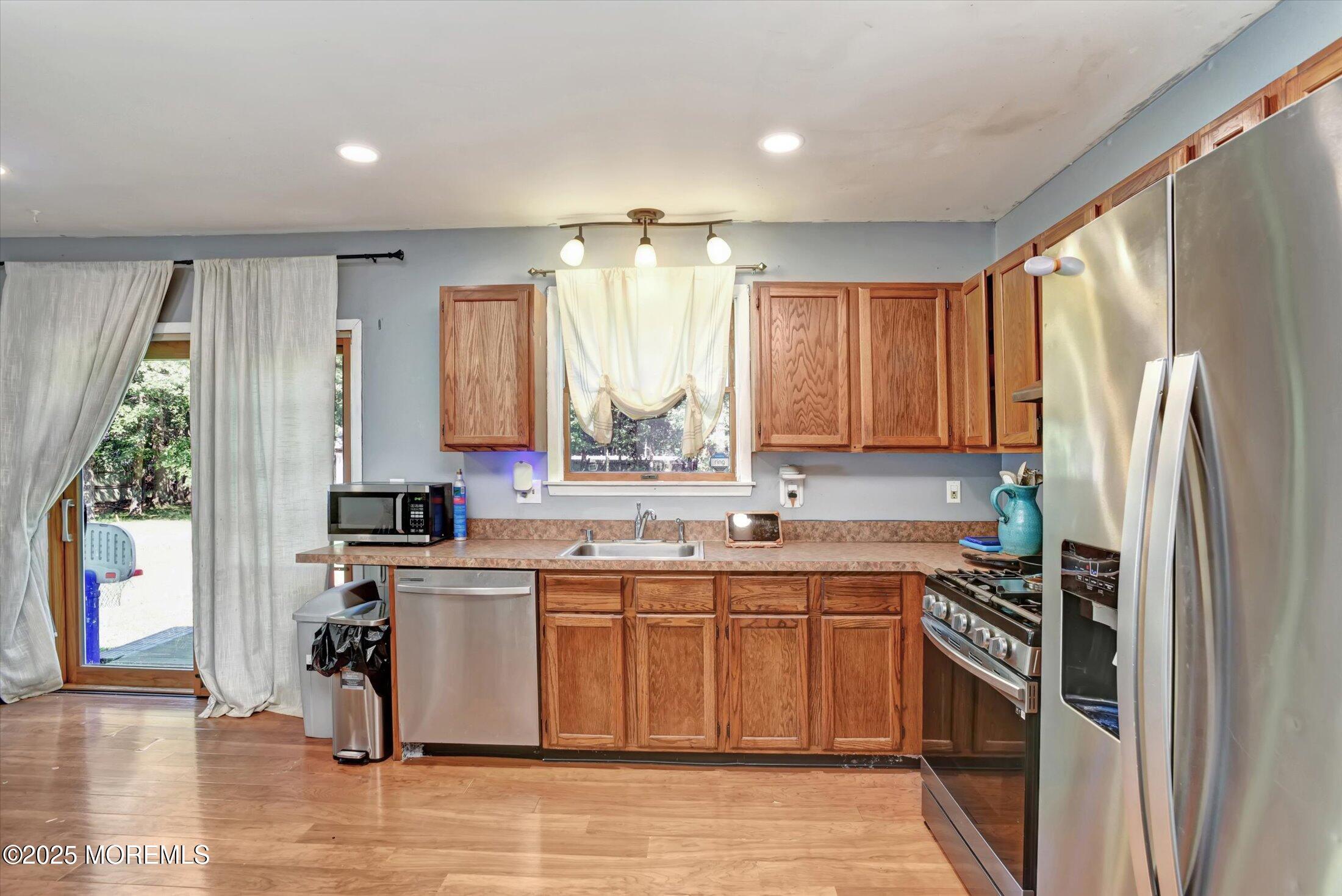 10 Bowman Road Jackson, NJ 08527 - Photo 8 of 32 a kitchen with a sink stove and refrigerator