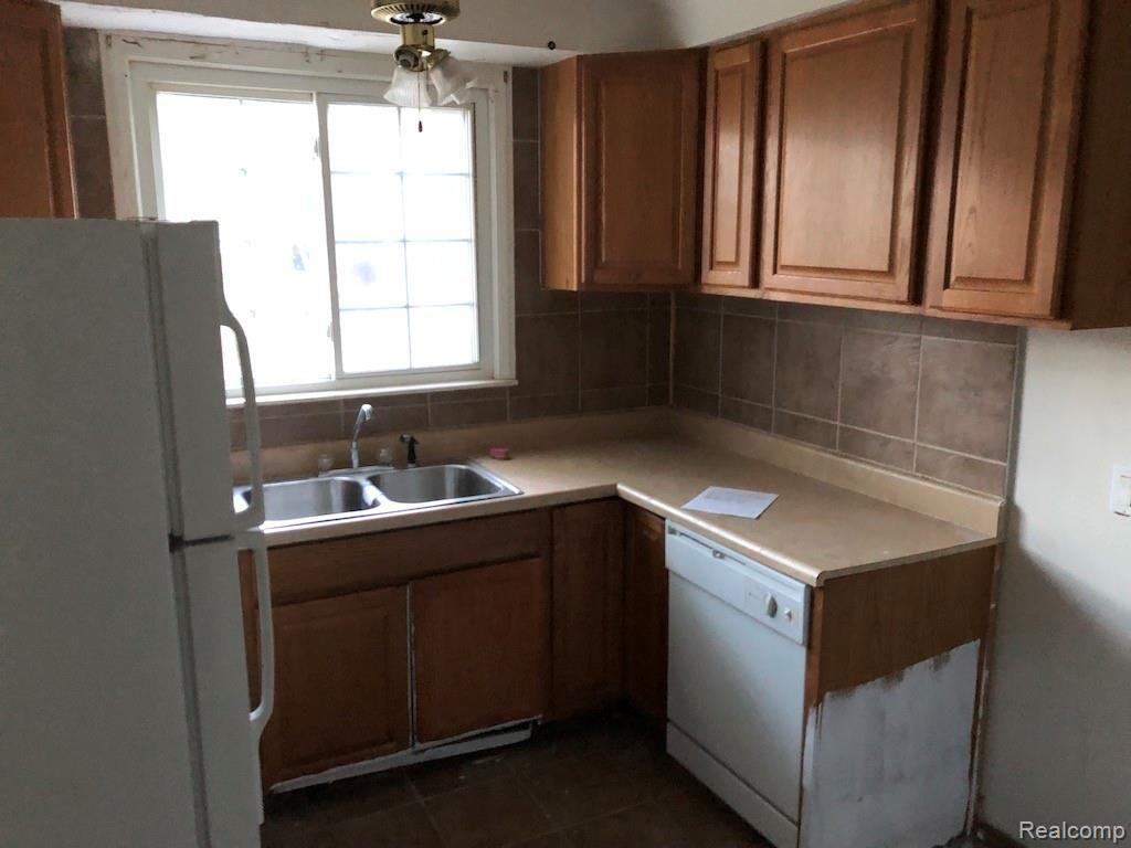 14866 Greenview Road Detroit, MI 48223 - Photo 13 of 20 IMG_0023.jpg