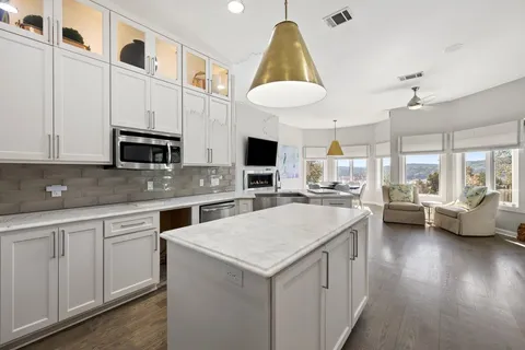 $2,350,000 | 19901 Angel Bay Drive, Spicewood, TX 78669