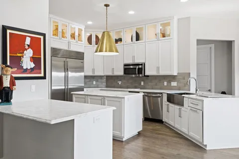 $2,350,000 | 19901 Angel Bay Drive, Spicewood, TX 78669