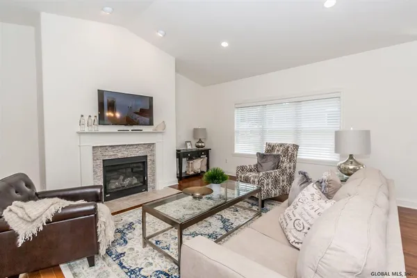 $560,100 | 92 Lakepointe Way, Saratoga Springs, NY 12866