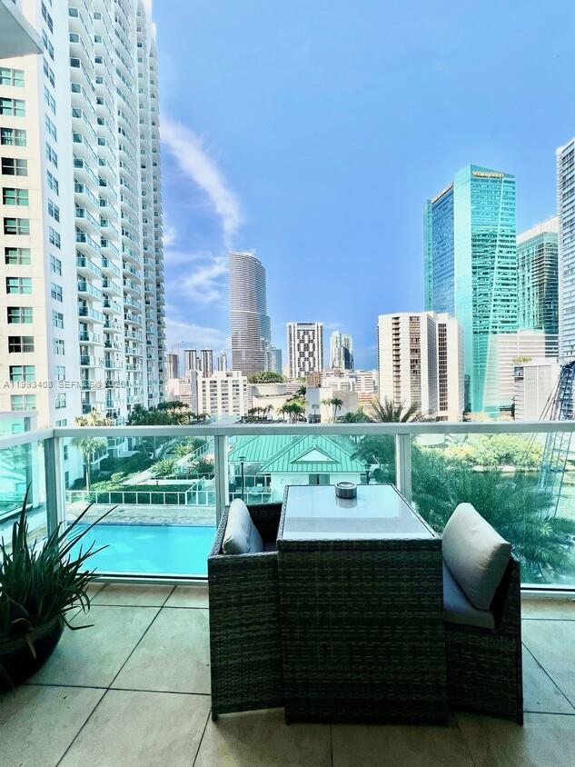 41 Southeast 5th Street, Unit 903 Miami, FL 33131 - Photo 1 of 27