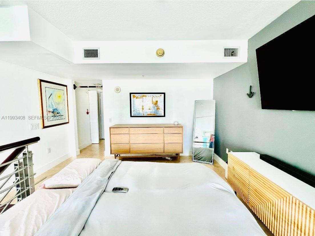 41 Southeast 5th Street, Unit 903 Miami, FL 33131 - Photo 11 of 27