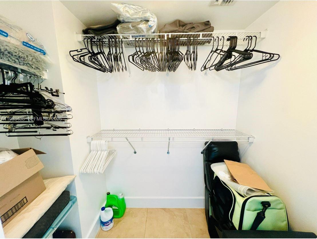 41 Southeast 5th Street, Unit 903 Miami, FL 33131 - Photo 16 of 27