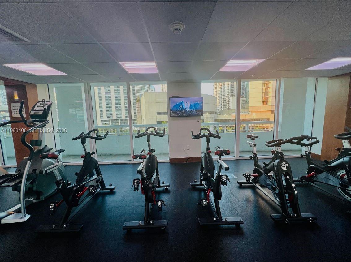 41 Southeast 5th Street, Unit 903 Miami, FL 33131 - Photo 21 of 27