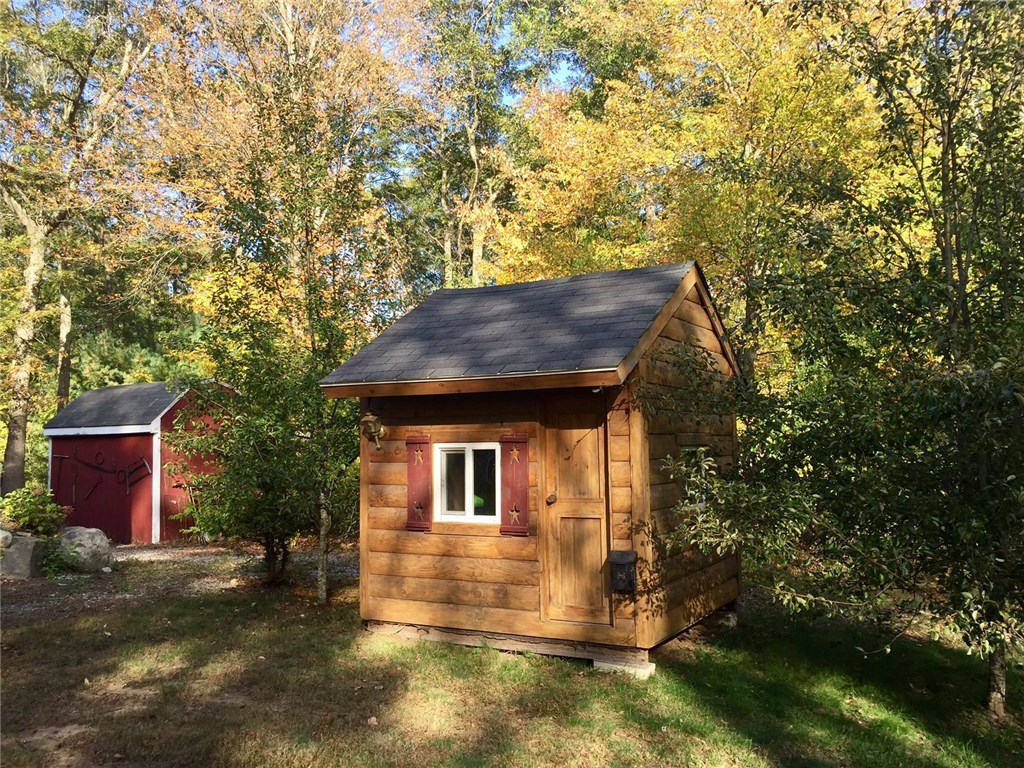 146 Crompton Road East Greenwich, RI 02818 - Photo 25 of 28 Shed & Playhouse~