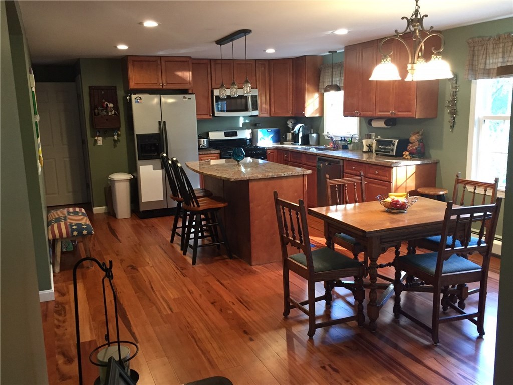 146 Crompton Road East Greenwich, RI 02818 - Photo 4 of 28