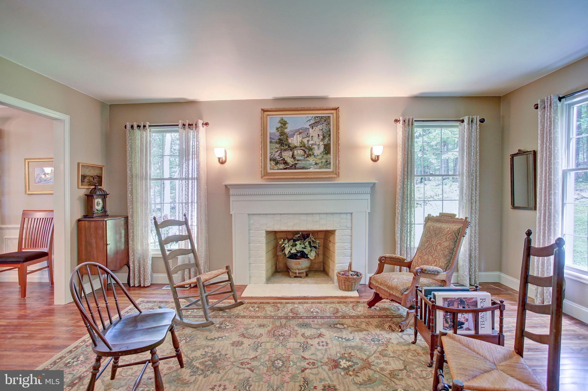 671 Shannon Road Boiling Springs, PA 17007 - Photo 24 of 52 Living Room