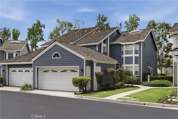 $995,000 | 490 Medford Court, Unit 102, Long Beach, CA 90803