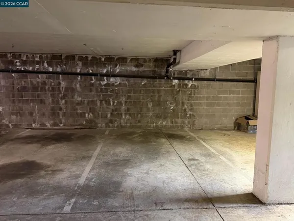 $2,000 | 401 Monte Vista Avenue, Oakland, CA 94611