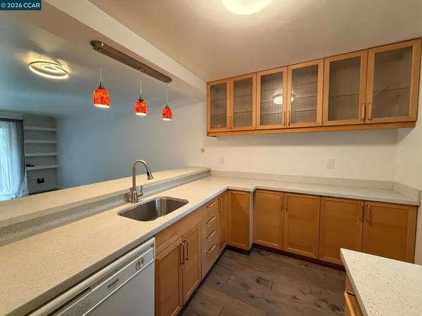 $2,000 | 401 Monte Vista Avenue, Oakland, CA 94611