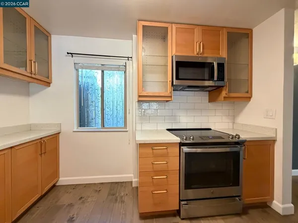 $2,000 | 401 Monte Vista Avenue, Oakland, CA 94611