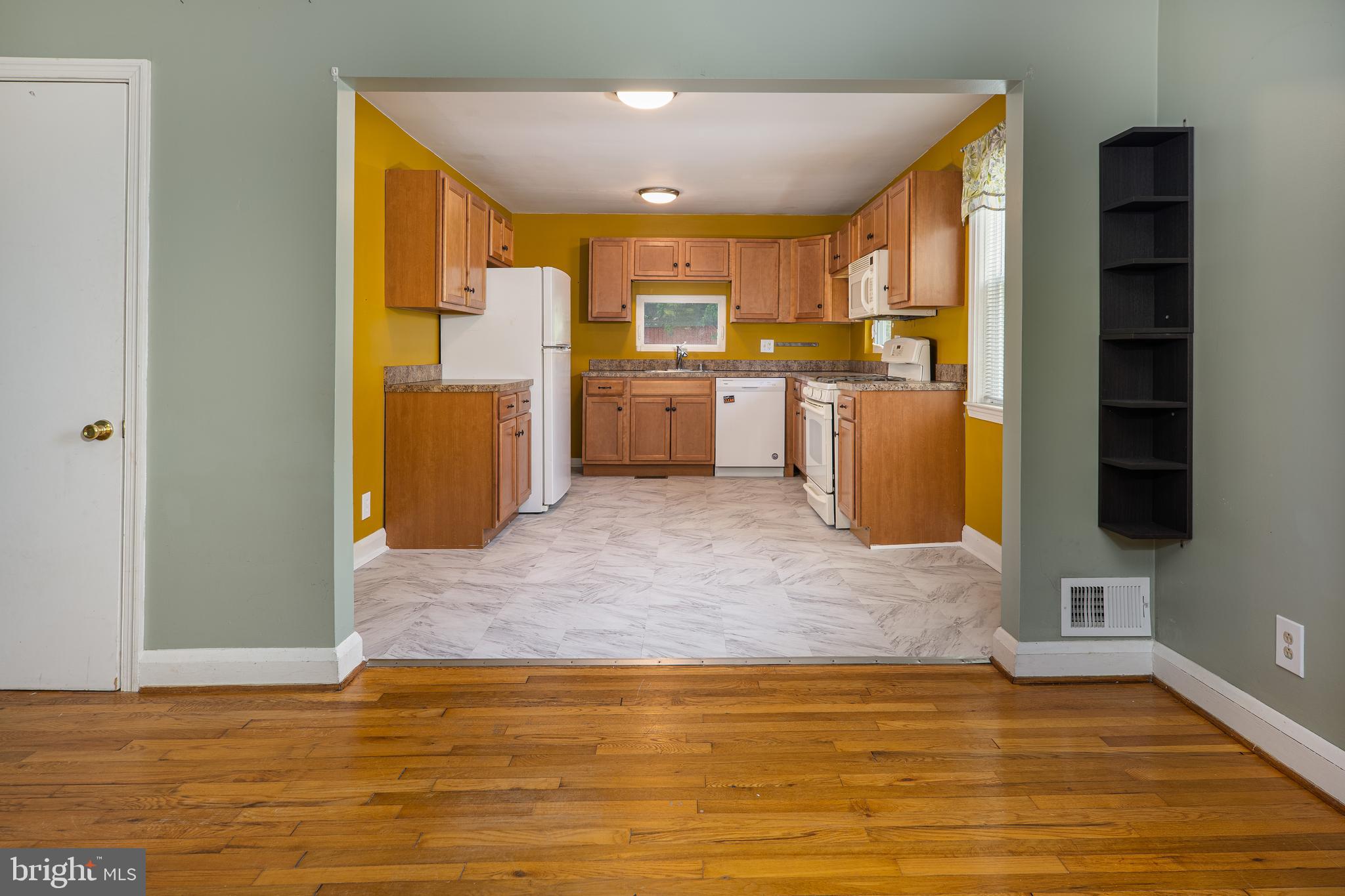 4211 Thorncliff Road Baltimore, MD 21236 - Photo 5 of 28 Gallery Image 5