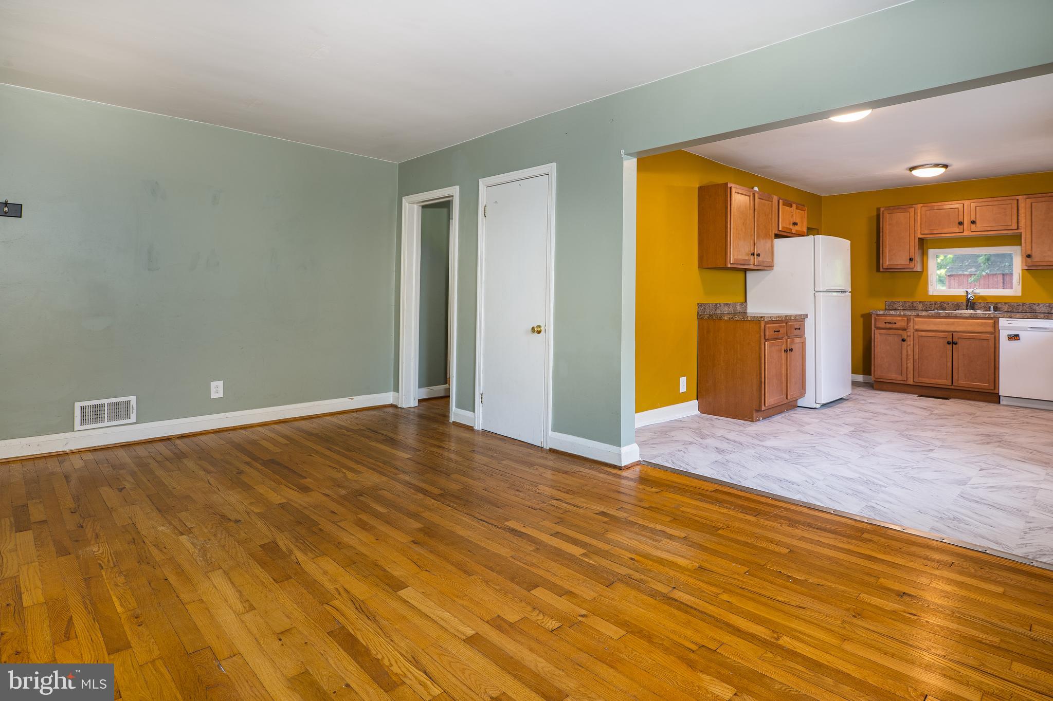 4211 Thorncliff Road Baltimore, MD 21236 - Photo 6 of 28 Gallery Image 6