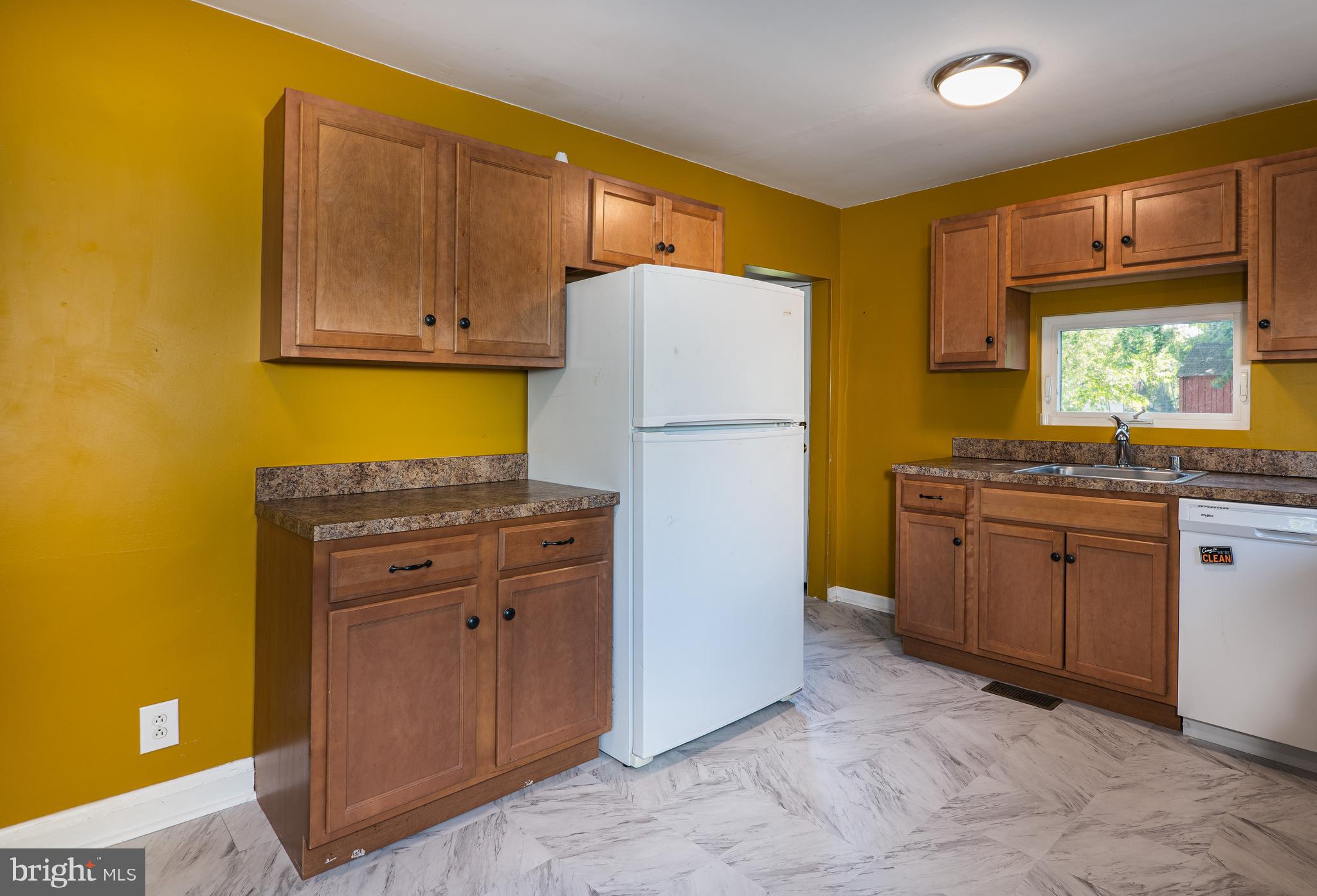 4211 Thorncliff Road Baltimore, MD 21236 - Photo 8 of 28 Gallery Image 8