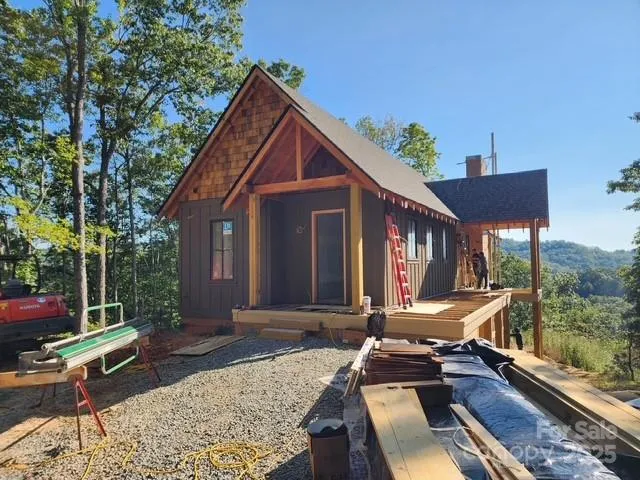 $947,500 | 371 East Falls View Drive, Pisgah Forest, NC 28768
