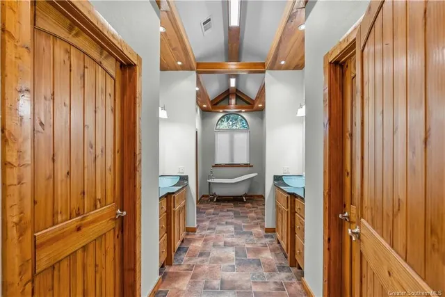 $575,000 | 569 North Smokey Cove Road, Singer, LA 70660