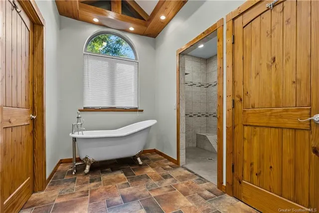 $575,000 | 569 North Smokey Cove Road, Singer, LA 70660