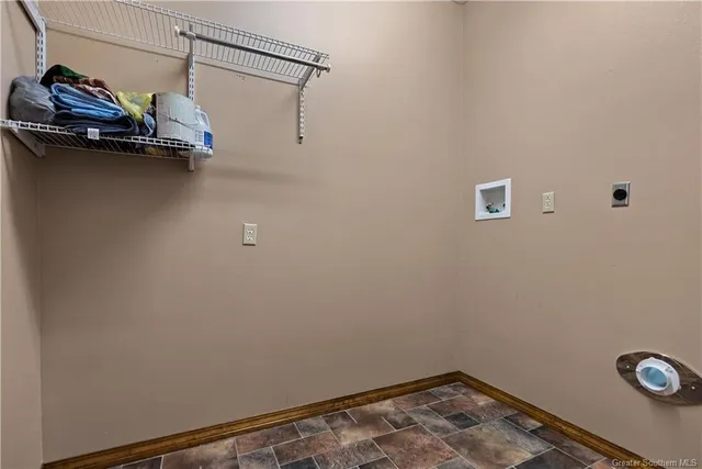 $575,000 | 569 North Smokey Cove Road, Singer, LA 70660