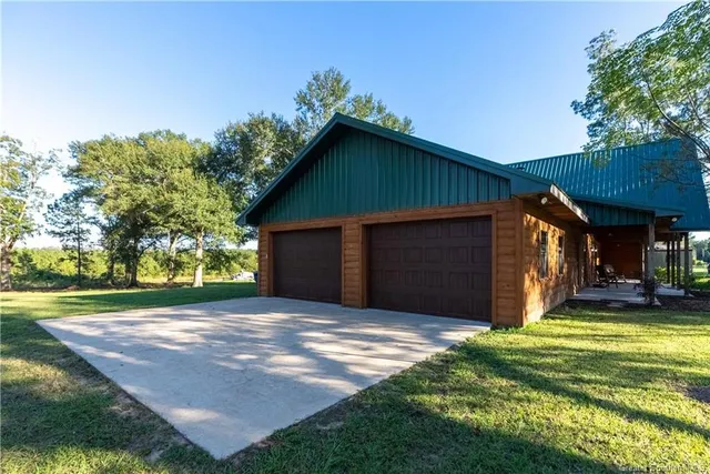$575,000 | 569 North Smokey Cove Road, Singer, LA 70660