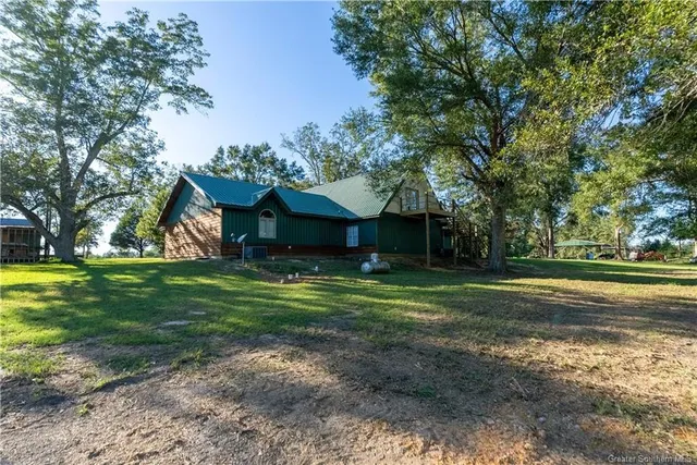 $575,000 | 569 North Smokey Cove Road, Singer, LA 70660