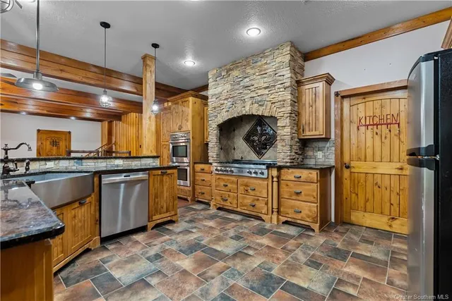 $575,000 | 569 North Smokey Cove Road, Singer, LA 70660