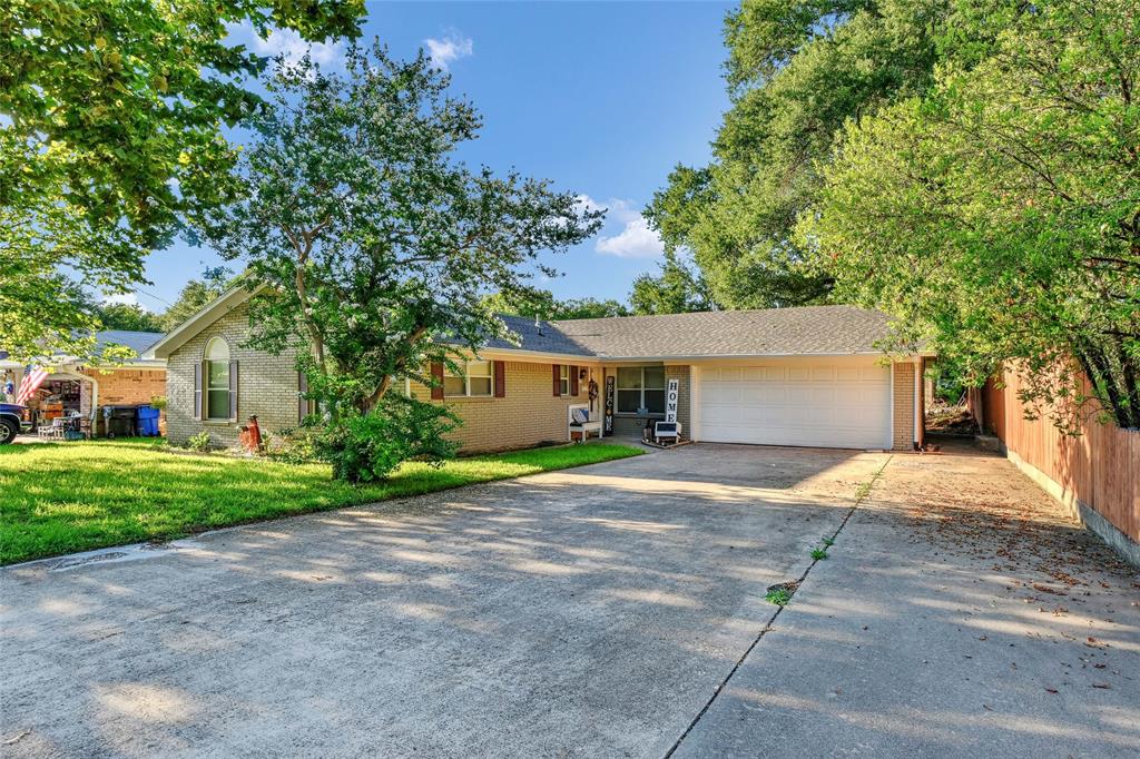 2513 Sunset Street Denison, TX 75020 - Photo 2 of 31