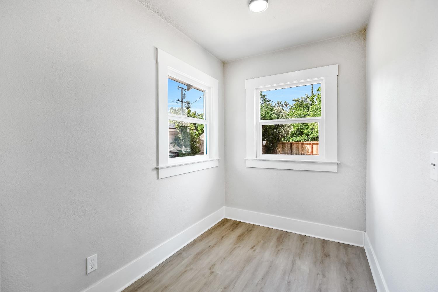 3935 East Balch Avenue Fresno, CA 93702 - Photo 16 of 25 an empty room with a window