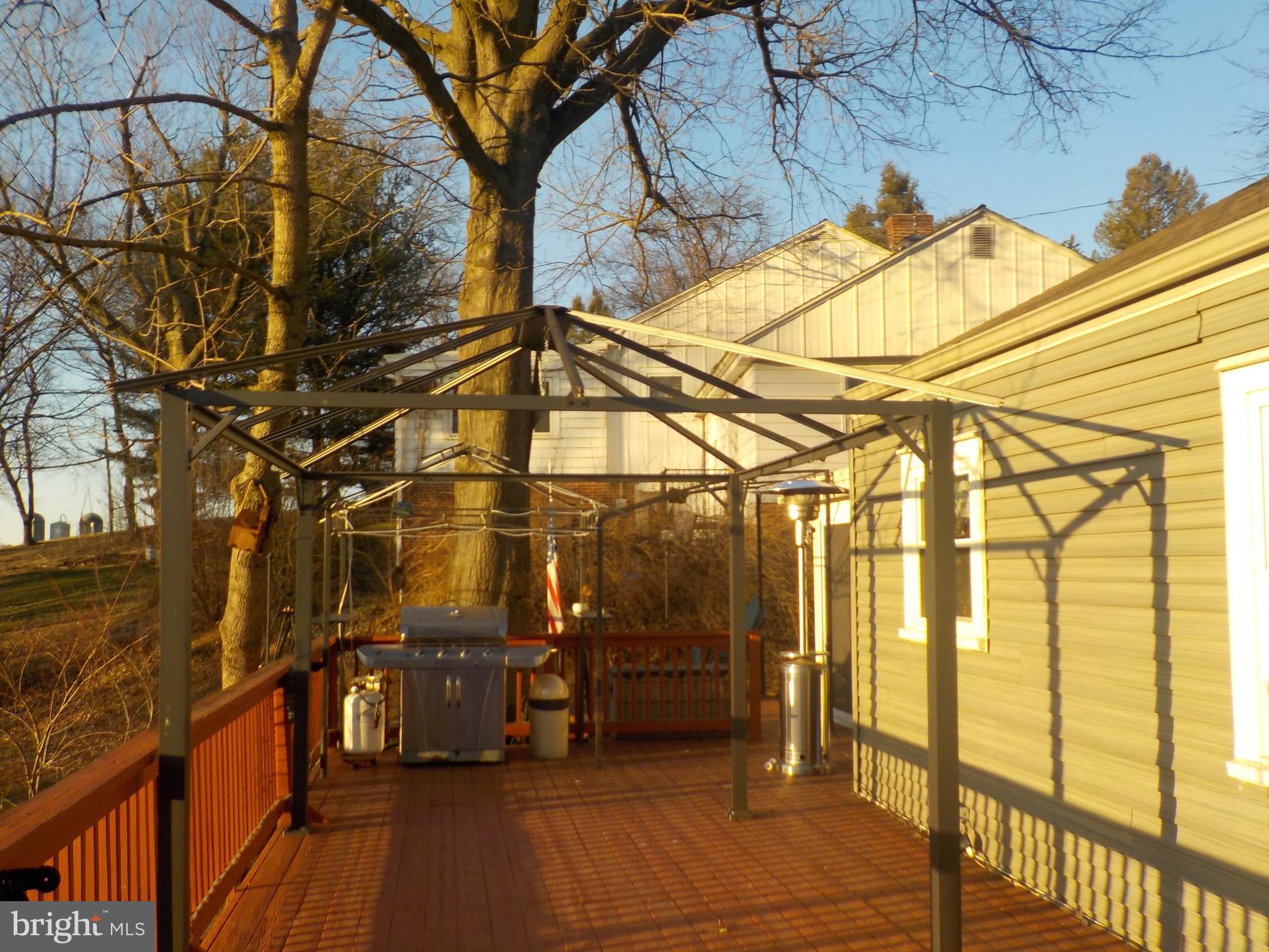 521 Rambler Road Manheim, PA 17545 - Photo 26 of 29 Deck looking the other way