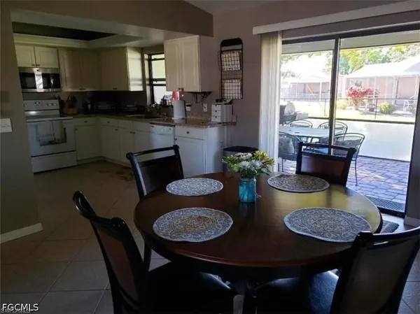 $1,950 | 3604 Southwest 6th Place, Cape Coral, FL 33914