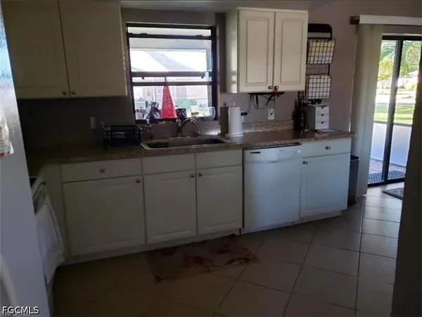 $1,950 | 3604 Southwest 6th Place, Cape Coral, FL 33914