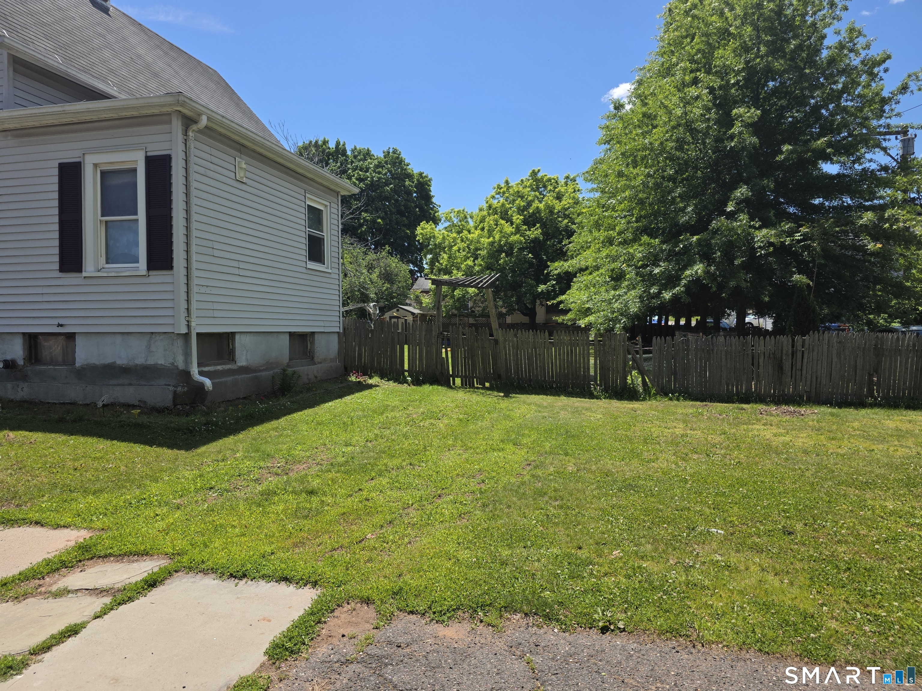 28 Pine Street Meriden, CT 06451 - Photo 2 of 4